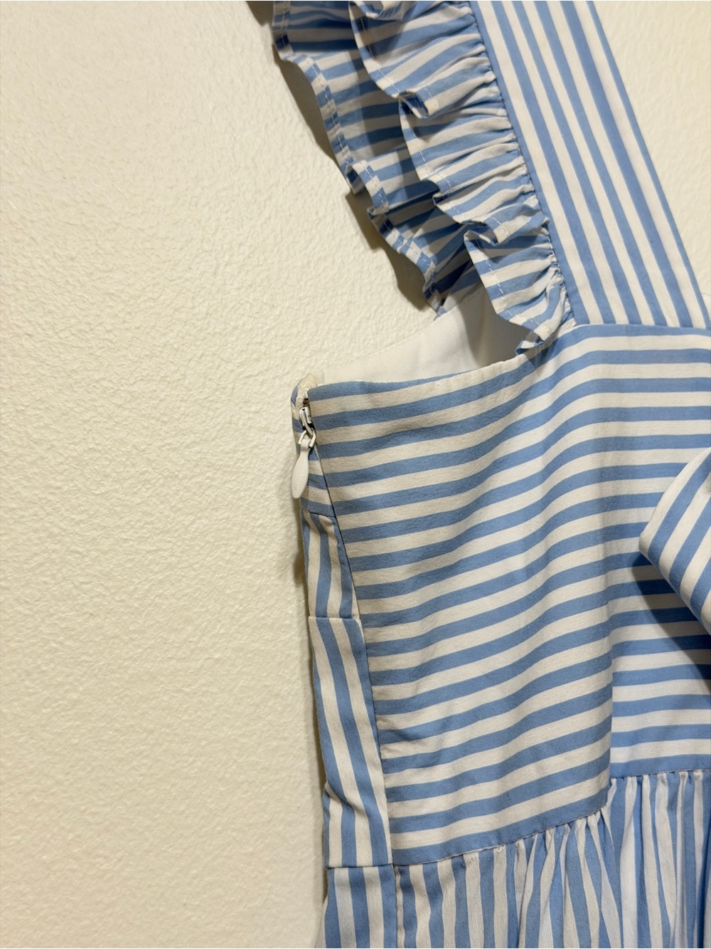 Gal Meets Glam Striped Jasmine Ruffle Dress Size 4 Blue White Maxi Beach Summer - Picture 8 of 11